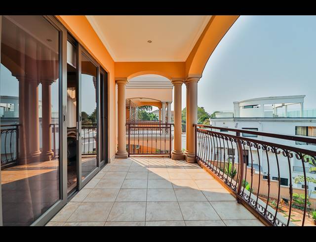 5 BEDROOM HOUSE FOR SALE IN UMHLANGA CENTRAL